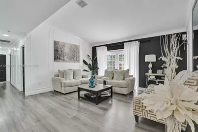 620 SW 100th Ave, Pembroke Pines, FL 33025 - Photo 10