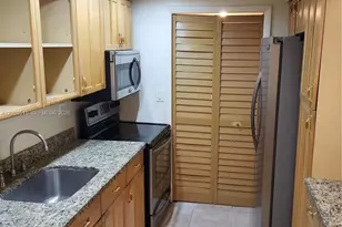 230 Lakeview Dr, Weston, FL 33326 - Photo 2