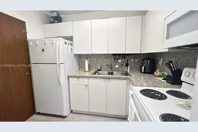 2899 Collins Ave #450, Miami Beach, FL 33140 - Photo 2