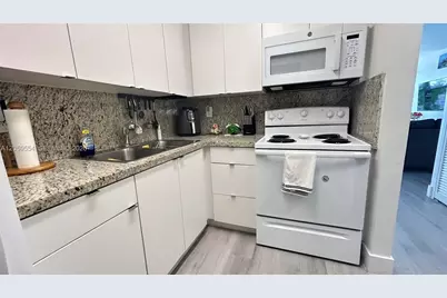 2899 Collins Ave #450, Miami Beach, FL 33140 - Photo 6