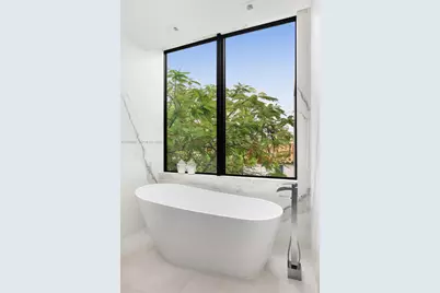 5630 Pine Tree Dr, Miami Beach, FL 33140 - Photo 30