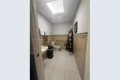 [Address not provided], Hallandale Beach, FL 33009 - Photo 14