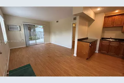 1310 NE 14th Ave #4, Fort Lauderdale, FL 33304 - Photo 8