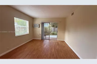 1310 NE 14th Ave #4, Fort Lauderdale, FL 33304 - Photo 6