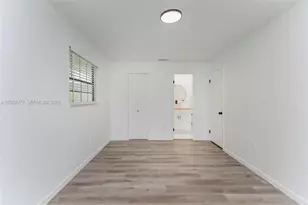 931 NE 199th St, Miami, FL 33179 - Photo 10