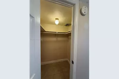 137 Golden Isles Dr #512, Hallandale Beach, FL 33009 - Photo 18