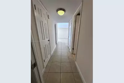 137 Golden Isles Dr #512, Hallandale Beach, FL 33009 - Photo 4