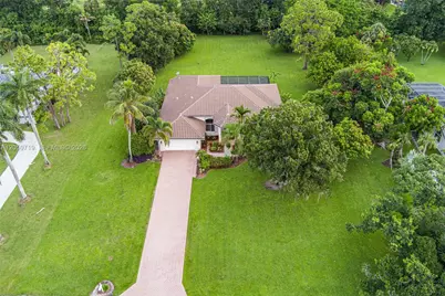 9825 Hindel Ct, Boynton Beach, FL 33472 - Photo 2