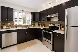 10085 NW 6th Terrace, Miami, FL 33172 - Photo 2