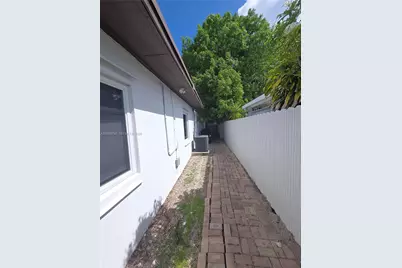 651 E 48th St, Hialeah, FL 33013 - Photo 30