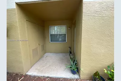 761 N Pine Island Rd #104, Plantation, FL 33324 - Photo 10