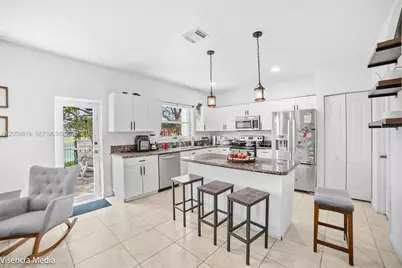 3160 NE 1st Dr, Homestead, FL 33033 - Photo 8