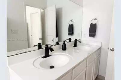 1091 NW 33rd Ct, Pompano Beach, FL 33064 - Photo 10
