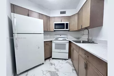 212 Lake Pointe Dr #107, Oakland Park, FL 33309 - Photo 2