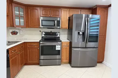 1100 W 35th St #8, Hialeah, FL 33012 - Photo 14