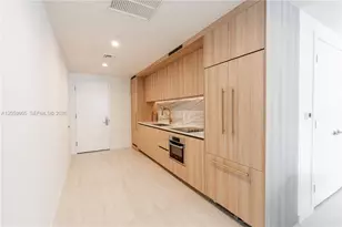 77 SE 5th St, Miami, FL 33131 - Photo 6
