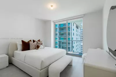 77 SE 5th St #3914, Miami, FL 33131 - Photo 8