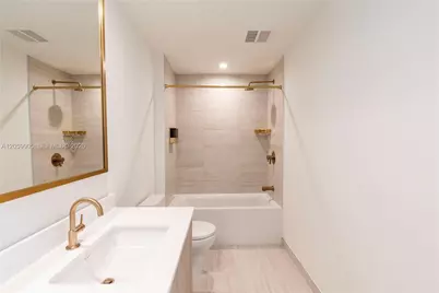 77 SE 5th St #3914, Miami, FL 33131 - Photo 10