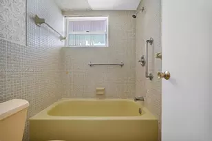 18555 NE 14th Ave, Miami, FL 33179 - Photo 28