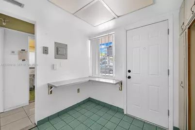 18555 NE 14th Ave #502, Miami, FL 33179 - Photo 16