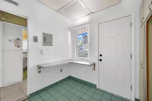 18555 NE 14th Ave, Miami, FL 33179 - Photo 16