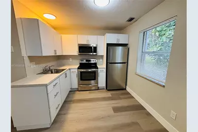 1011 SW 8th St #D, Hallandale Beach, FL 33009 - Photo 2