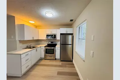 1011 SW 8th St #D, Hallandale Beach, FL 33009 - Photo 18