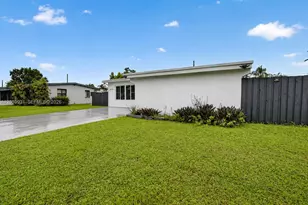 6601 SW 6th St, Pembroke Pines, FL 33023 - Photo 2