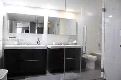 31 SE 6th St #1801, Miami, FL 33131 - Photo 12