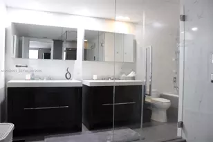 31 SE 6th St, Miami, FL 33131 - Photo 12