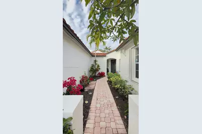 17225 NW 7th St, Pembroke Pines, FL 33029 - Photo 2