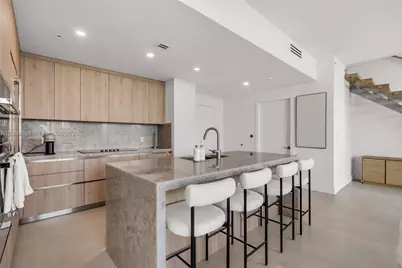 92 SW 3rd St #5204, Miami, FL 33130 - Photo 2