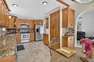 11584 Waterford Ct, Cooper City, FL 33026 - Photo 8