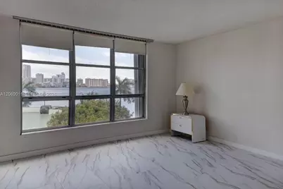 3600 Mystic Pointe Dr #613, Aventura, FL 33180 - Photo 10