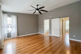 302 2nd St N, Saint Petersburg, FL 33701 - Photo 4