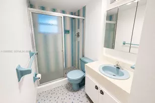 220 Kings Point Dr, Sunny Isles Beach, FL 33160 - Photo 16