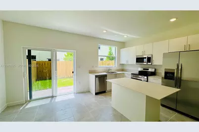 2632 SE 27th Dr, Homestead, FL 33035 - Photo 4