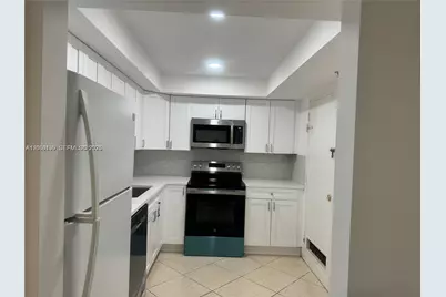 400 Kings Point Dr #320, Sunny Isles Beach, FL 33160 - Photo 8