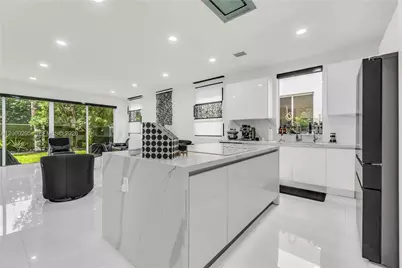 9730 NW 74th Ter, Doral, FL 33178 - Photo 10