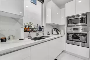 9730 NW 74th Terrace, Doral, FL 33178 - Photo 8