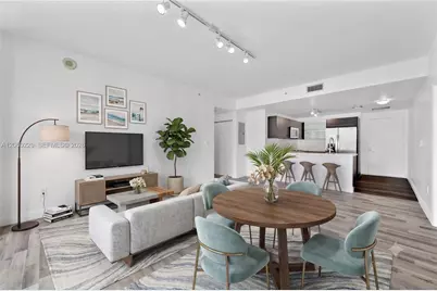 90 SW 3rd St #2001, Miami, FL 33130 - Photo 2