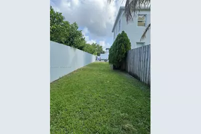 2311 NW 15th St #Rear, Miami, FL 33125 - Photo 8