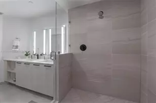 221 SW 12th St, Miami, FL 33130 - Photo 24