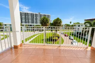 1631 NE 114th St, Miami, FL 33181 - Photo 12