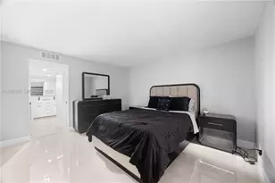 2302 S Cypress Bend Dr, Pompano Beach, FL 33069 - Photo 10