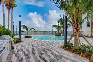 7501 E Treasure Dr, North Bay Village, FL 33141 - Photo 10