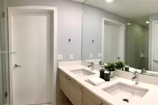 16385 Biscayne Blvd, North Miami Beach, FL 33160 - Photo 18