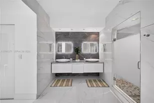 300 South Pointe Dr, Miami Beach, FL 33139 - Photo 34