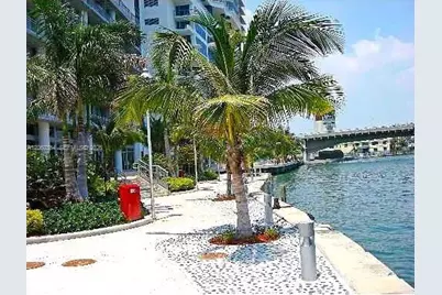 690 SW 1st Ct #1923, Miami, FL 33130 - Photo 2