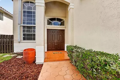 15615 SW 95th Ln, Miami, FL 33196 - Photo 4